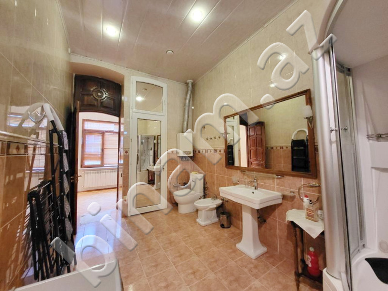 4 otaqlı Köhnə tikili, Kirayə (aylıq), Bakı, Səbail, Sahil