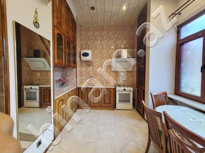 4 otaqlı Köhnə tikili, Kirayə (aylıq), Bakı, Səbail, Sahil