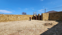 3 sot Torpaq, Satış, Abşeron